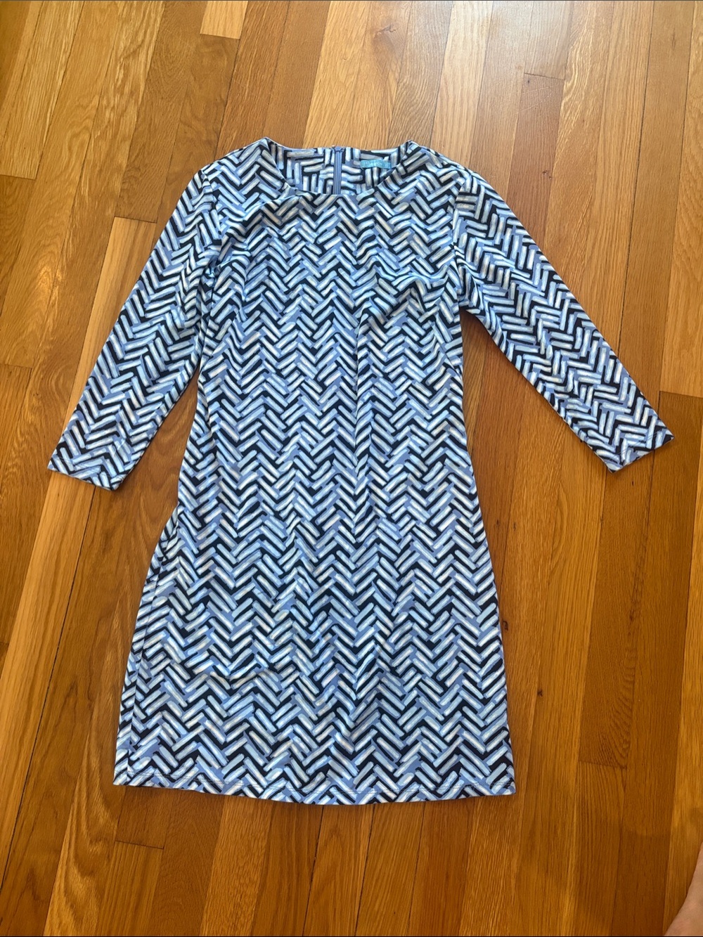 J. McLaughlin Navy and White Geometric Long Sleeve Shift Dress